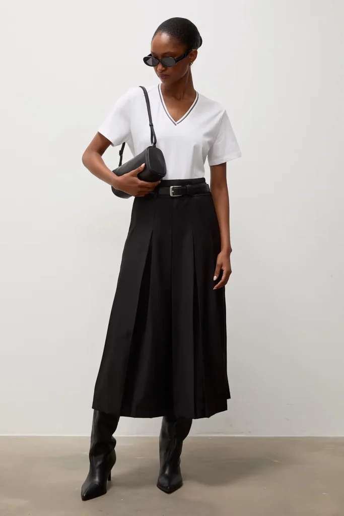 High-waisted-A-line-midi-skirt-in-a-dark-shade
