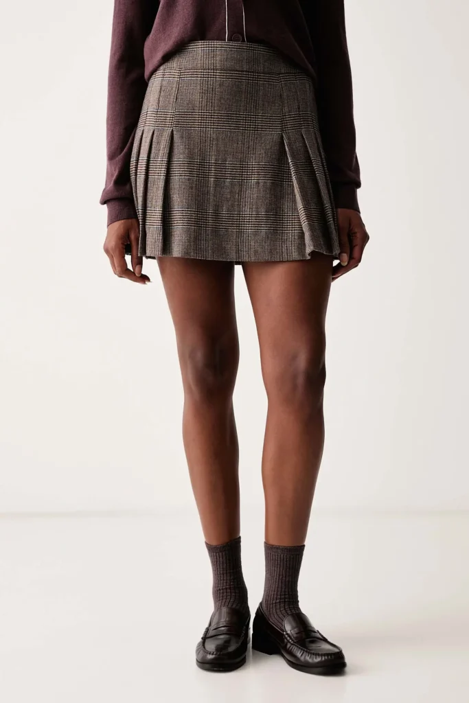 pleated skirt